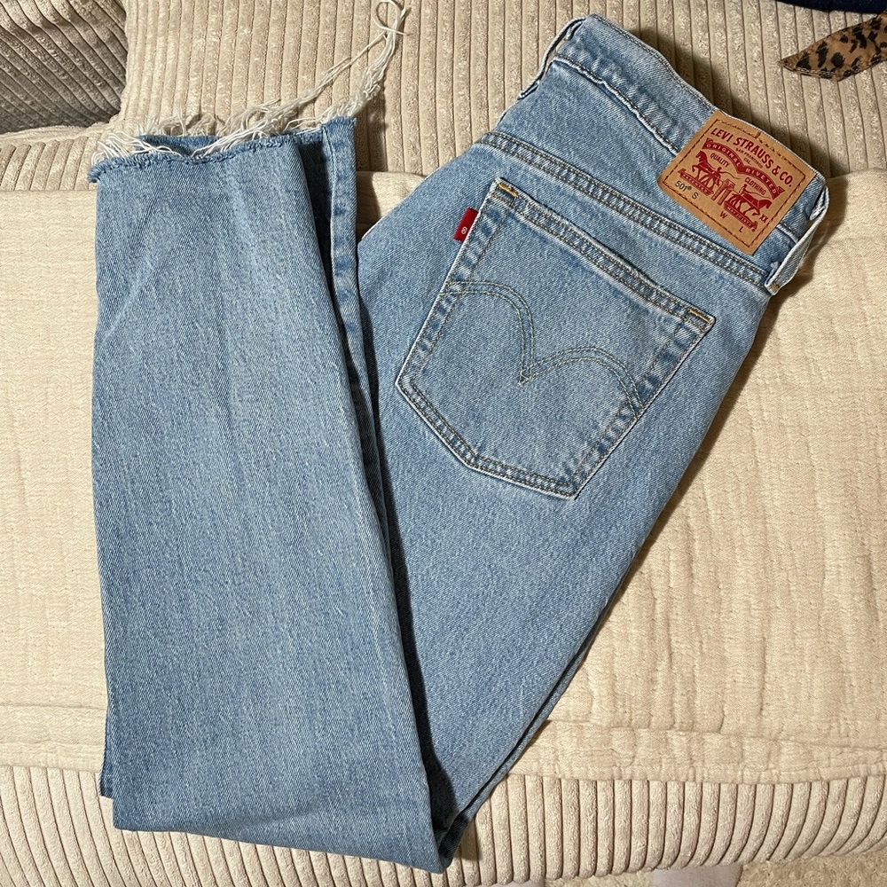 Levi’s mom jeans